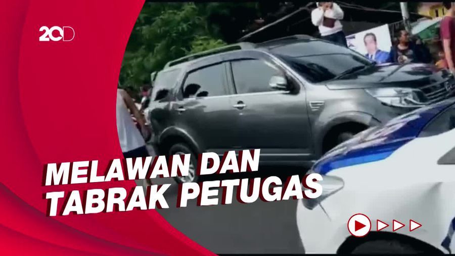 Sengit! Mobil RFH Melawan saat Ditangkap Polisi Gegara Strobo