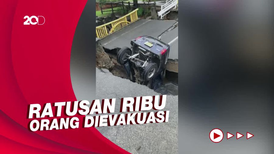 Jepang Dilanda Banjir Parah, Jembatan Ambruk-Mobil Nyungsep