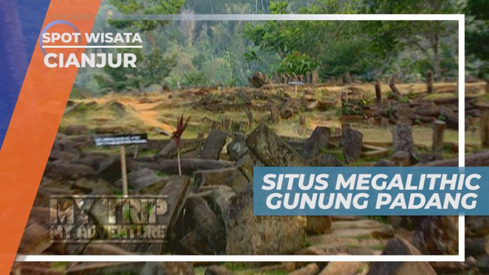 Mendaki Anaka Tangga Menuju Situs Megalithic Gunung Padang, Cianjur