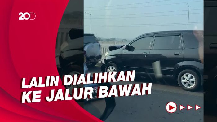 Tabrakan Beruntun Terjadi di Tol Layang MBZ, Lalin Macet Parah!