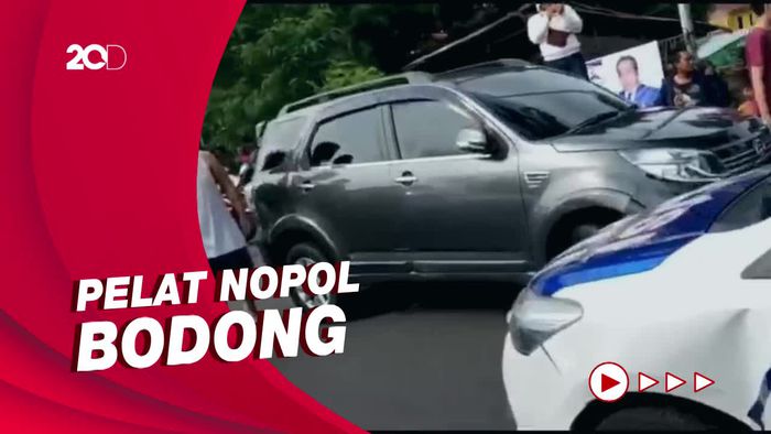 5 Fakta Mobil RFH Tabrak Polisi: Pelat Bodong Beli Via Online