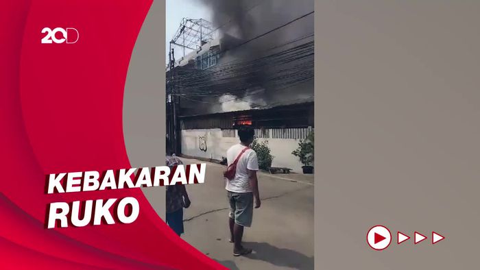 Ruko di Mangga Besar Jakbar Terbakar, 11 Unit Damkar Meluncur