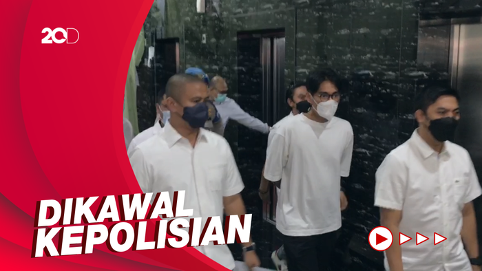 Momen Manajer BCL Jalani Tes Kesehatan Usai Terjerat Kasus Narkoba
