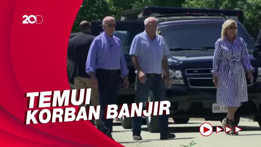 Momen Joe Biden Tinjau Kentucky Usai Dilanda Banjir