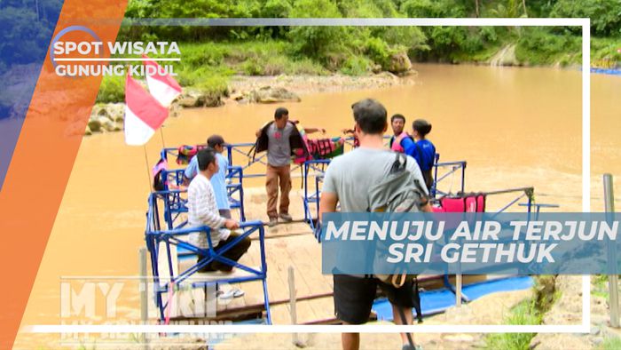 Menggunakan Rakit Menuju Air Terjun Sri Gethuk, Gunung Kidul