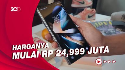 Menggenggam Galaxy Z Fold 4