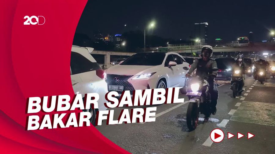 Massa Buruh di Depan Gedung DPR Bubar, Lalin Kembali Dibuka