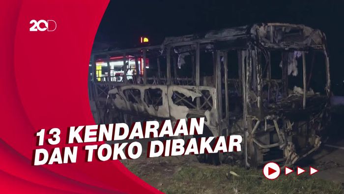 Murka Geng Narkoba Meksiko Usai Operasi Militer, Mobil-mobil Dibakar