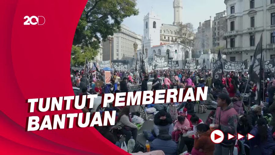 Protes Inflasi, Warga Argentina Berkemah di Depan Kantor Presiden