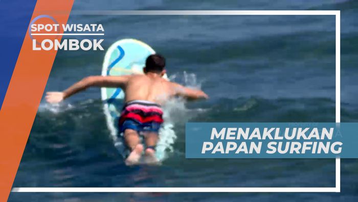 Melatih Keseimbangan Di Atas Papan Selancar, Lombok