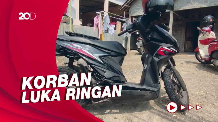 Detik-detik Moge Tabrak Pengendara Beat Sampai Terpental