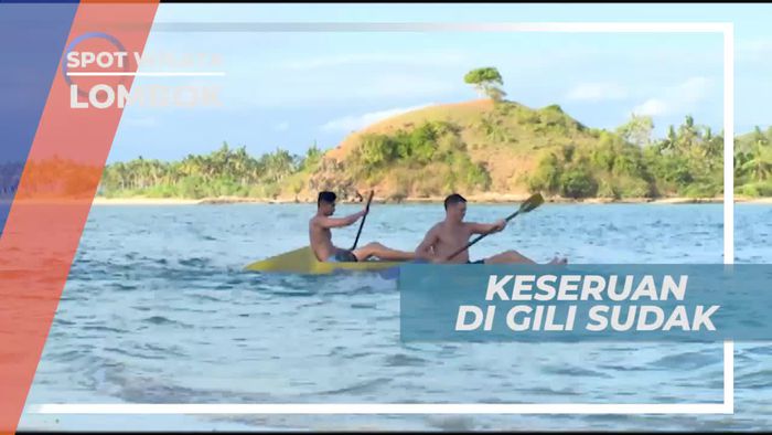 Adu Tangkas Dayung Perahu di Gili Sudak Lombok