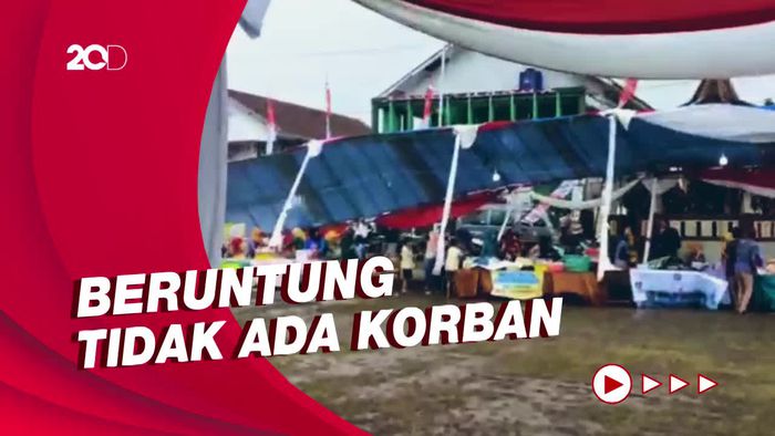 Angin Kencang Bikin Tenda-tenda UMKM di Tasik Roboh