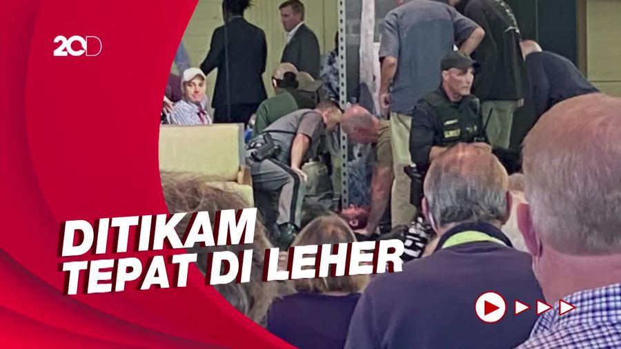 Penulis yang Dinilai Menghina Islam Ditusuk di Atas Panggung New York