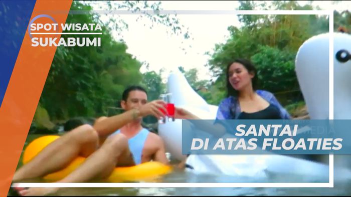 Santai di Atas Floaties Sambil Menikmati Minuman Segar di Sungai Citarik, Sukabumi