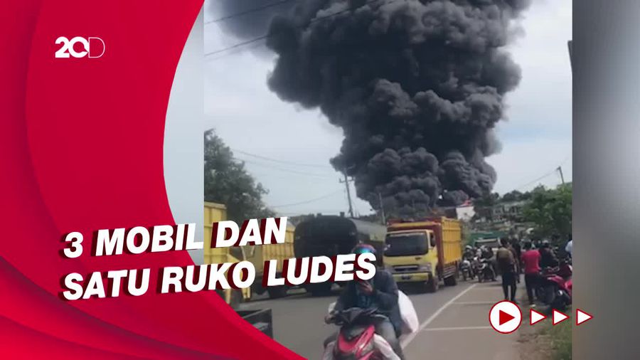 Kebakaran Hebat Melanda Gudang BBM di Jambi