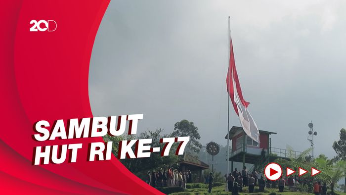 Bendera Merah Putih Raksasa Berkibar di Bukit Klangon Merapi