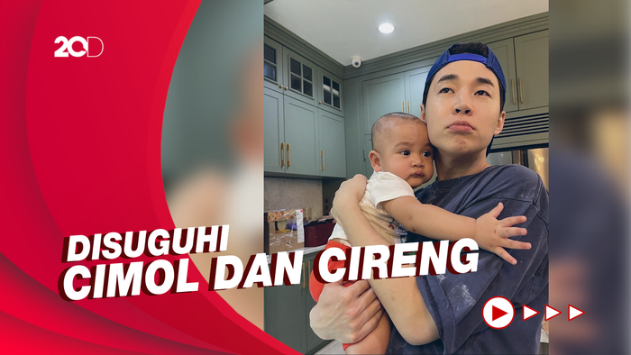Main ke Rumah Nagita Slavina, Henry Lau Gendong Rayyanza