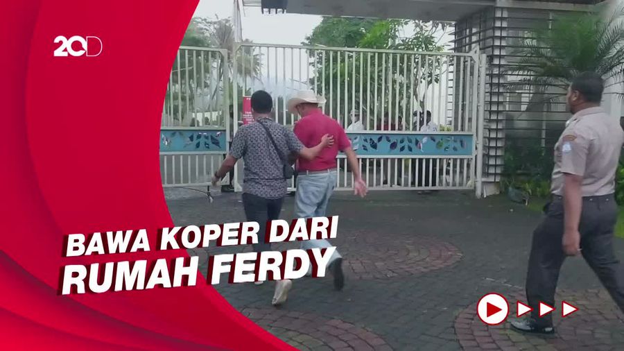 3,5 Jam Timsus Polri Periksa Rumah Ferdy Sambo di Magelang