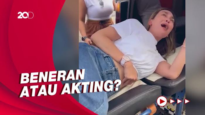 Mengerang Kesakitan, Luna Maya Dibawa Ambulans