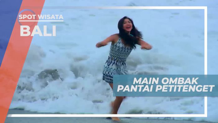 Bermain Ombak di Tepi Pantai Petitenget Bali