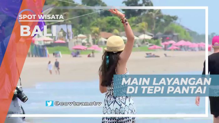 Bermain Layangan di Tepi Pantai Bali
