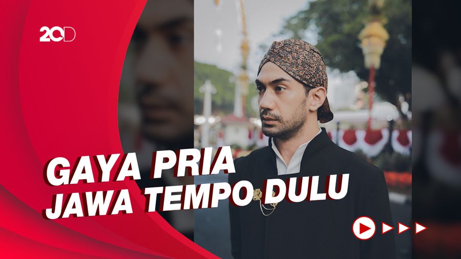 Pesona Reza Rahadian Bak Pangeran Jawa di Upacara HUT ke-77 RI