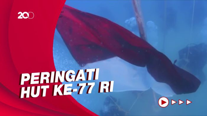 Melihat TNI AL Kibarkan Bendera Merah Putih di Bawah Laut