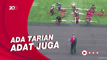 Naura, Andmesh, Dira Sugandi Meriahkan Upacara Penurunan Bendera