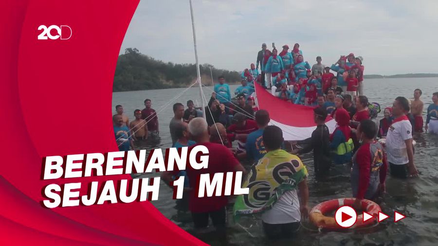HUT ke-77 RI, Puluhan Lansia Gelar Upacara di Tengah Laut