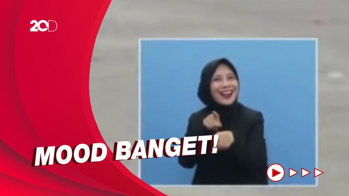 Heboh Juru Bahasa Isyarat HUT Ke-77 RI Ikut Joget Ojo Dibandingke