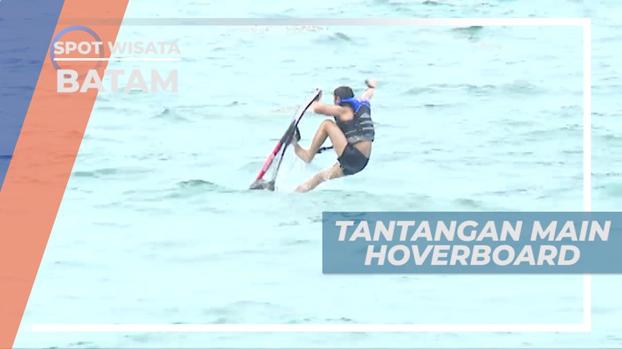 Turi Beach, Sulitnya Menjaga Keseimbangan Bermain Hoverboard, Batam