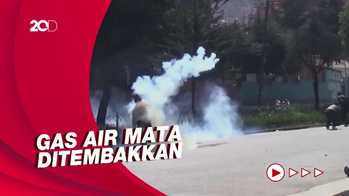 Polisi Bentrok dengan Petani Koka di Bolivia