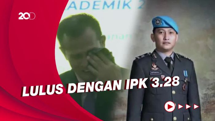 Tangis Haru Ayah Yoshua Wakili Kelulusan Anaknya Jadi Sarjana Hukum
