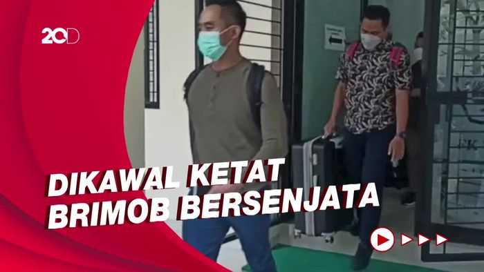 KPK Bawa 2 Koper Usai Geledah Gedung Dekan Fakultas Kedokteran Unila