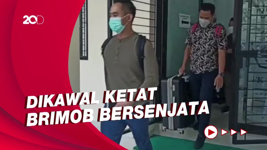 KPK Bawa 2 Koper Usai Geledah Gedung Dekan Fakultas Kedokteran Unila