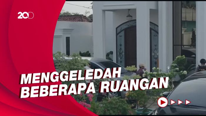 Lurah: KPK Bawa Dokumen hingga Uang Ratusan Juta Dari Rumah Rektor Unila