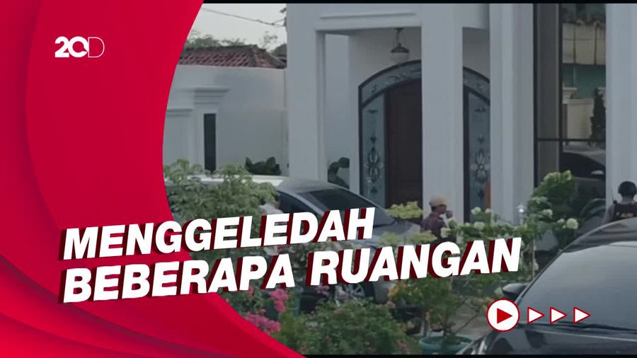 Lurah: KPK Bawa Dokumen hingga Uang Ratusan Juta Dari Rumah Rektor Unila