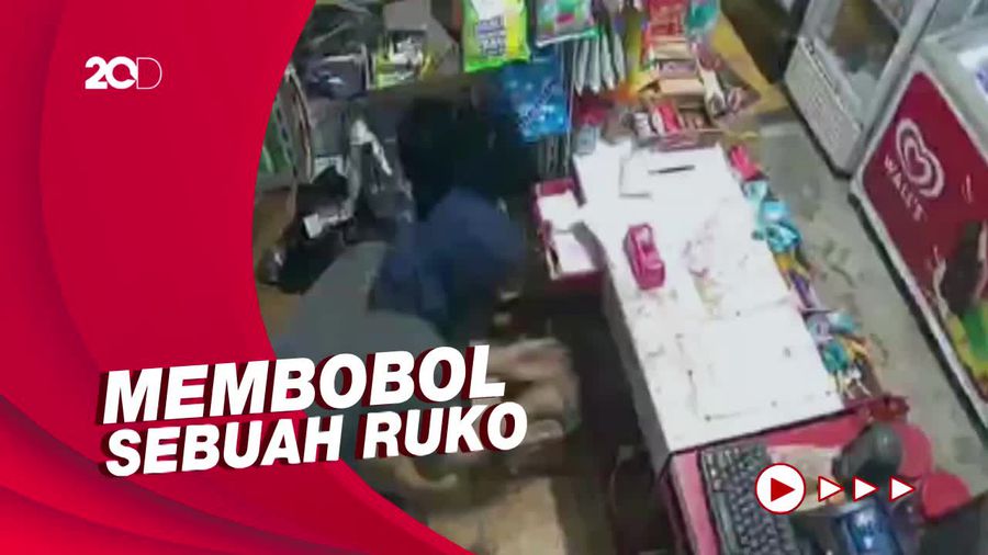 Terekam CCTV, Aksi Pria Bertopeng Maling Jutaan Rupiah di DIY