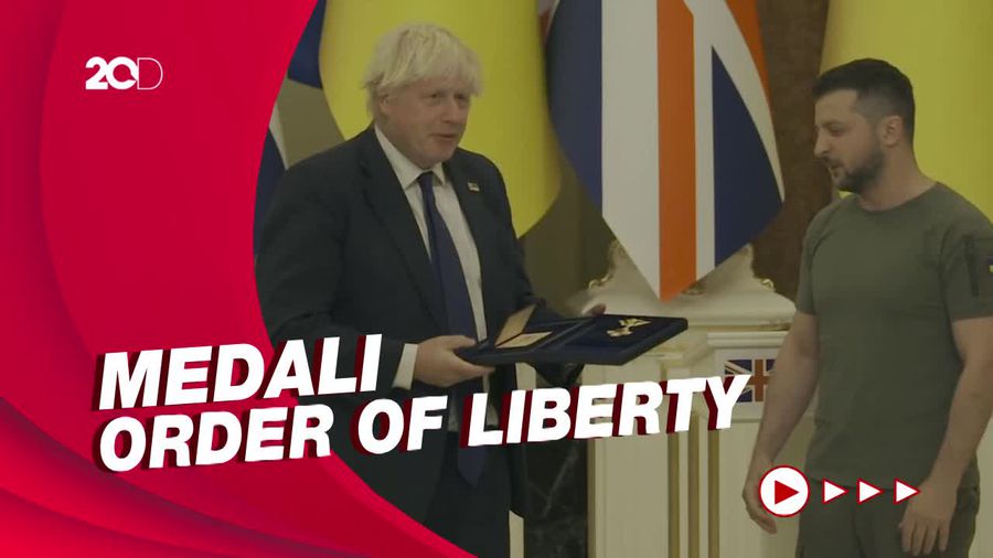 Boris Johnson Diberi Penghargaan Tertinggi Ukraina