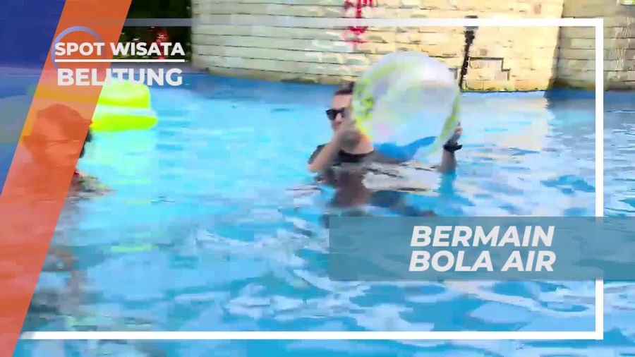 Bermain Bola Air, Aktivitas Seru di Kolam Renang Penginapan Belitung