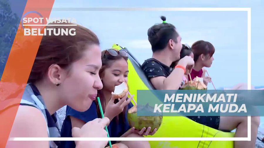 Menikmati Kesegaran Kelapa Muda di Pulau Babi Kecil Belitung