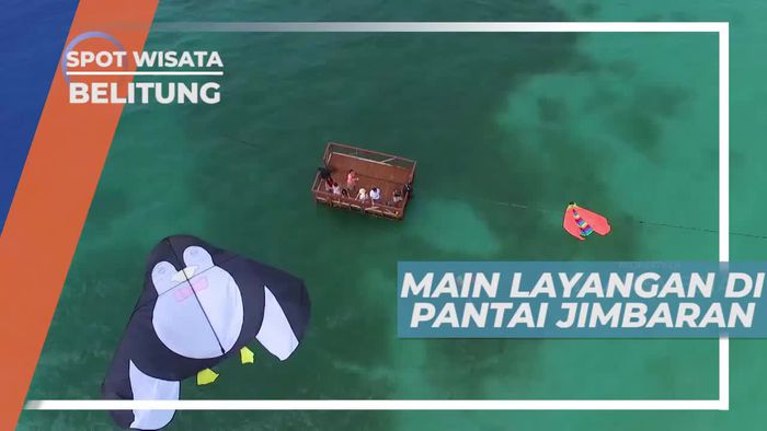 Bermain Layangan di Pantai Jimbaran Belitung