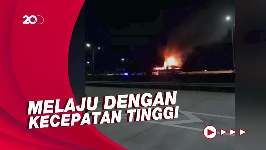 Porsche Terbakar Usai Tabrak Truk di Tol Jagorawi, 1 Orang Tewas