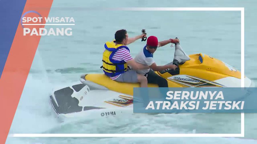 Atraksi Jetski di Pantai Carocok Sumatera Barat