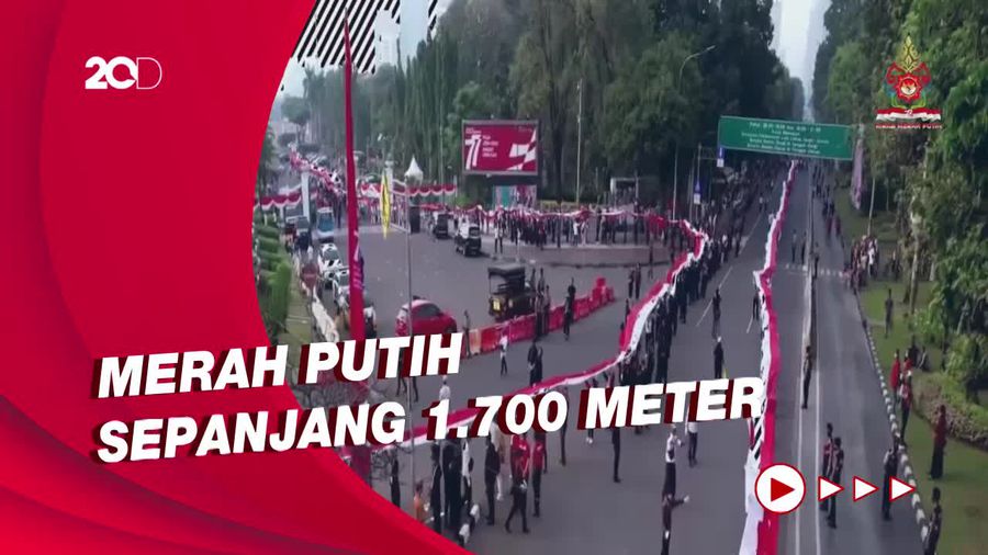 Momen Jokowi Lepas Kirab Merah Putih Bareng Kapolri-Habib Luthfi
