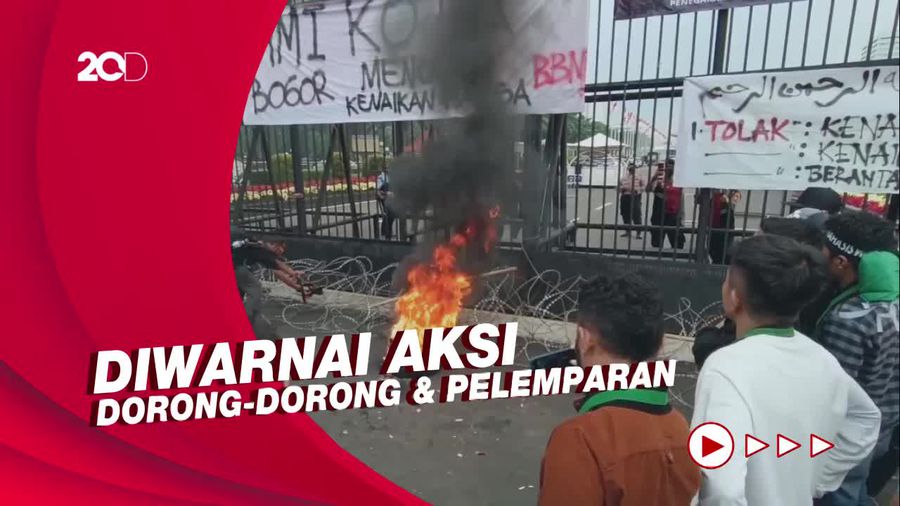 Ricuh Demo Tolak Kenaikan BBM di DPR, Massa Bentrok dengan Polisi