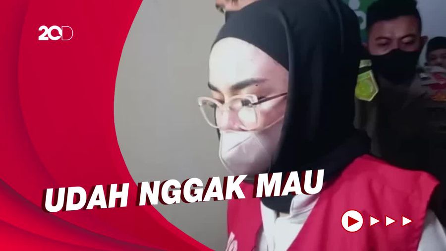 Medina Zein Ngaku Kapok Pakai Medsos Usai Terlibat Hukum 