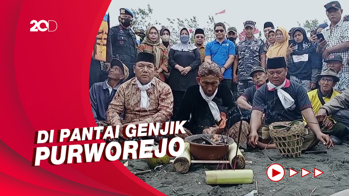 Melihat Ritual Sedekah Laut Larung Kambing Kendit
