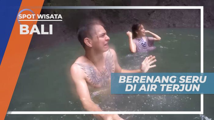 Berenang Menikmati Segarnya Air Terjun Tibumana, Bali